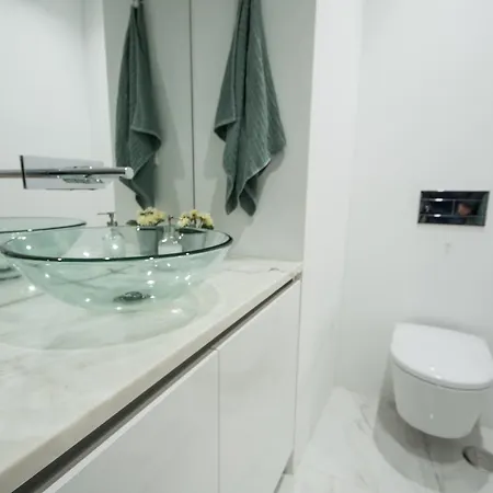 Nomad 64 * Lisbon